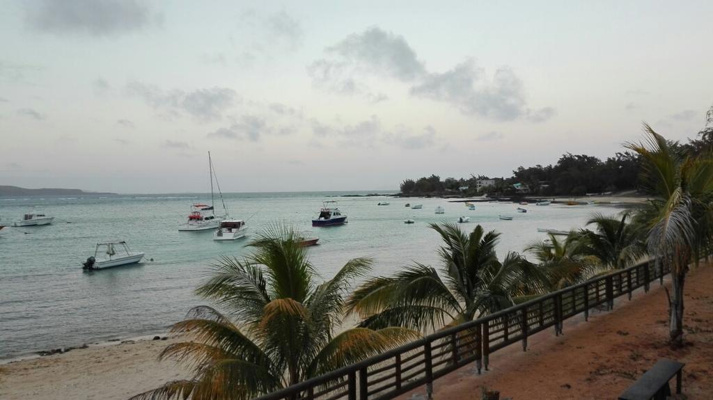 Hôtel La Francaise à Pereybere Beach Extérieur photo